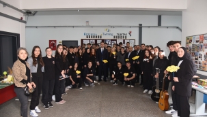 Dede, İngilizce metaryal sergisne katıldı